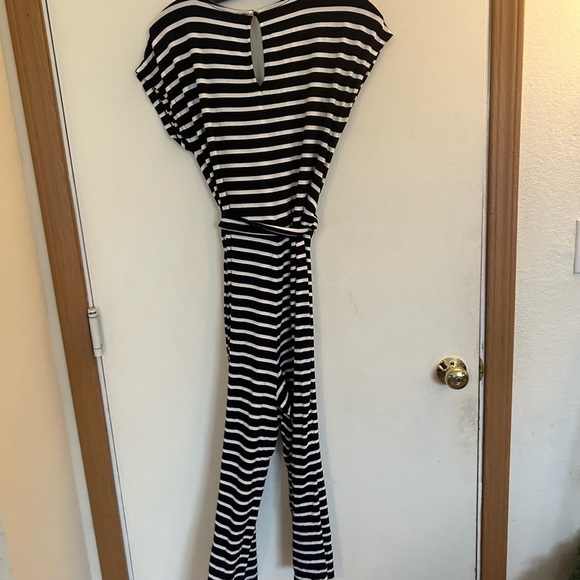 Old Navy Pants & Jumpsuits Belted Horizontal size medium black and white - Picture 7 of 8